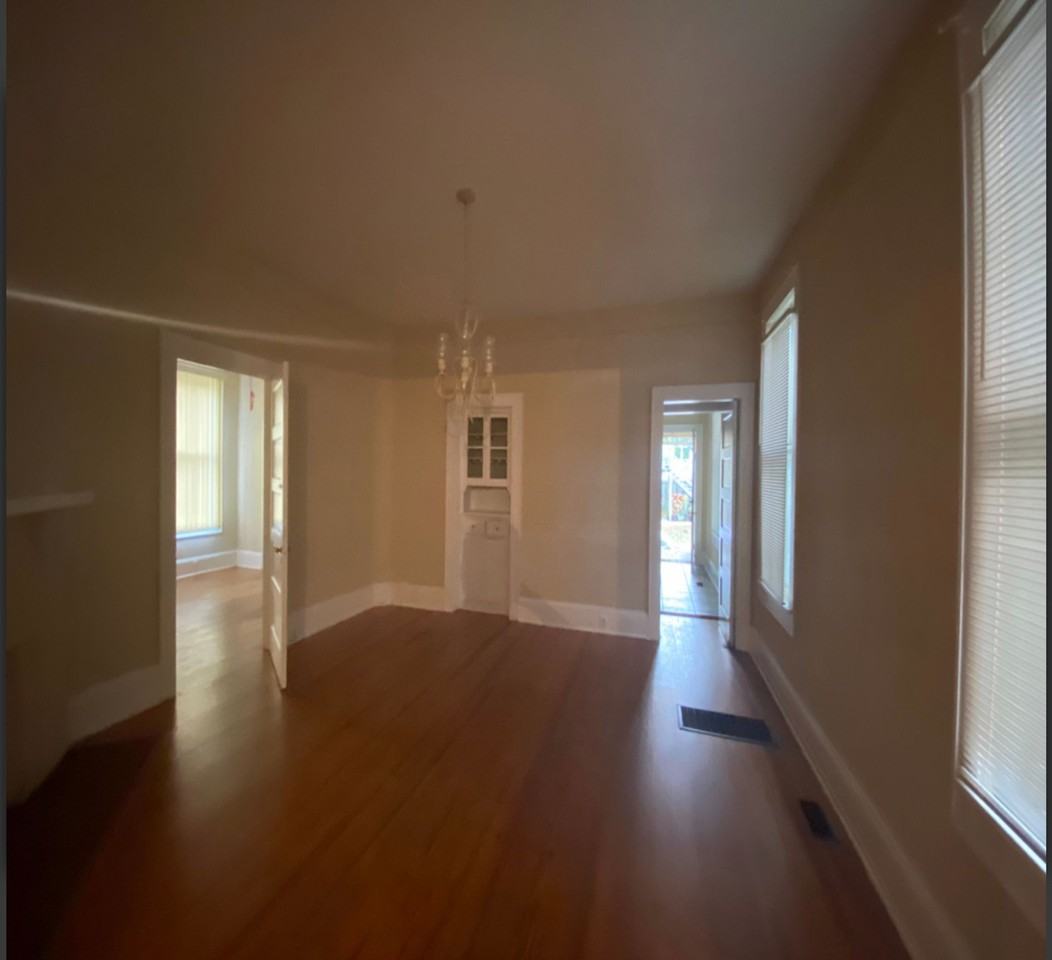 522 E Harwood St - Photo 5 of 7