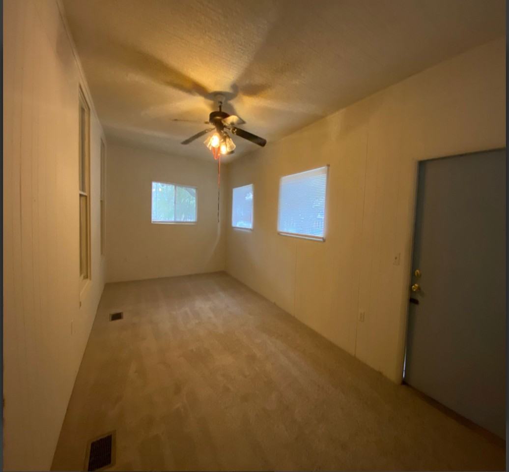 522 E Harwood St - Photo 6 of 7