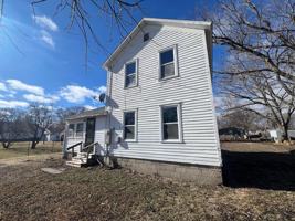 featured image of 916 S 32nd St