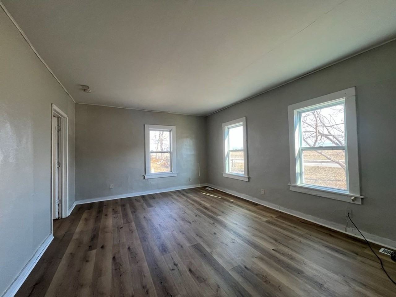 916 S 32nd St - Photo 2 of 7