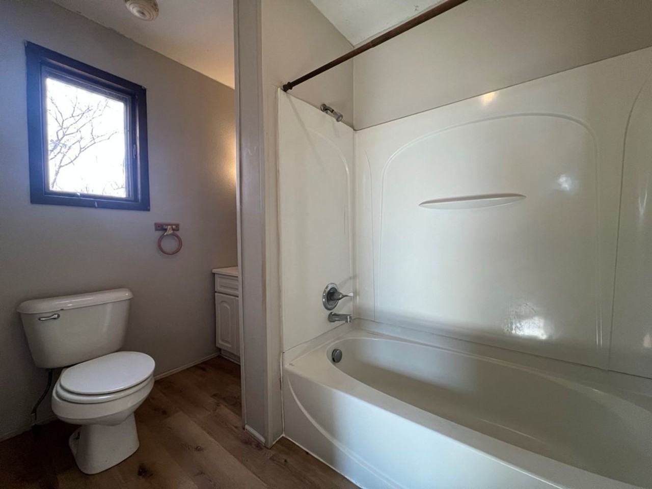 916 S 32nd St - Photo 5 of 7