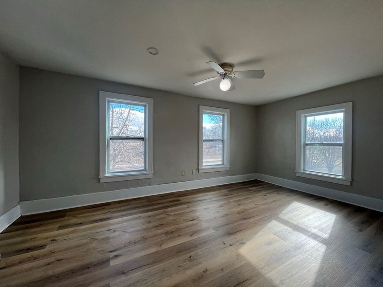 916 S 32nd St - Photo 6 of 7