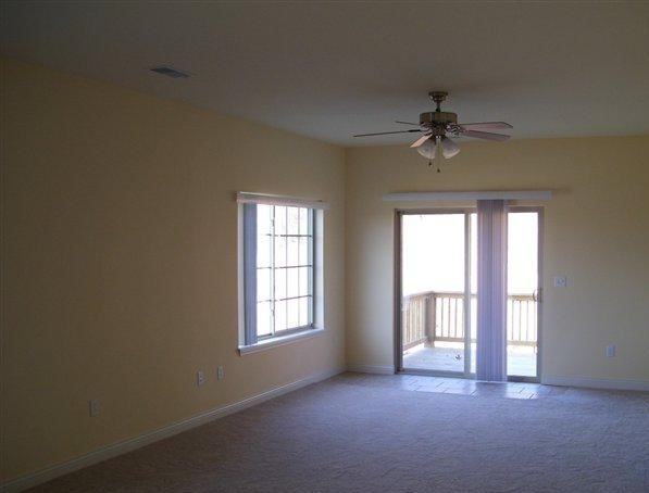 112 Lakeview Ct - Photo 4 of 10
