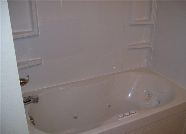 112 Lakeview Ct - Photo 7 of 10
