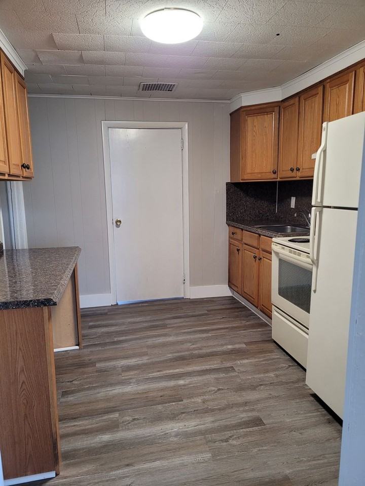 127 W Burd St - Photo 2 of 8