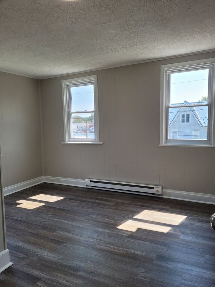 127 W Burd St - Photo 5 of 8