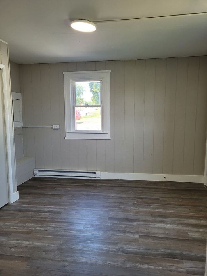 127 W Burd St - Photo 6 of 8