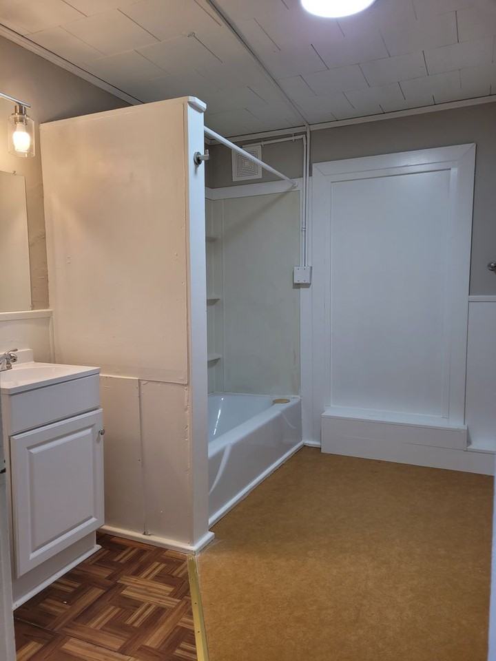 127 W Burd St - Photo 7 of 8
