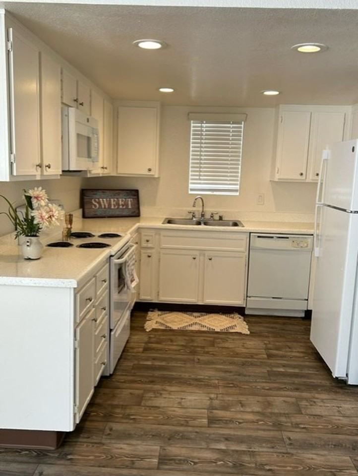 Villas on B Street - Photo 3 of 14
