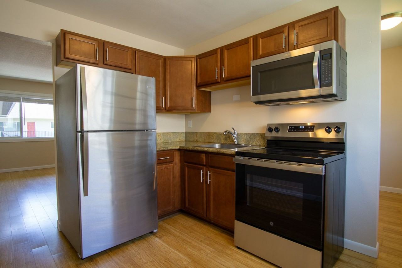 7556 N Ida Ave - Photo 5 of 18
