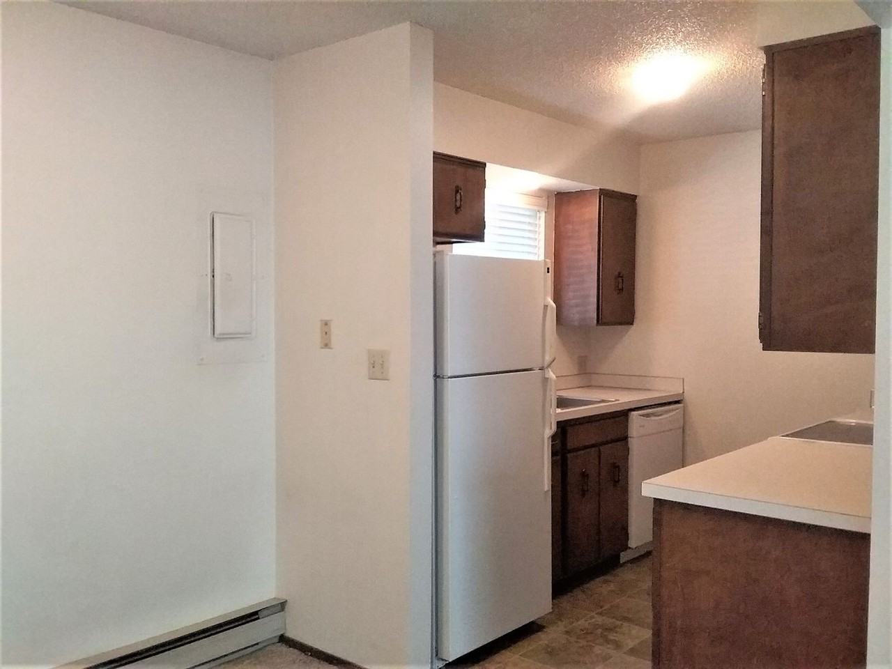 407 Oregon St - Photo 2 of 10