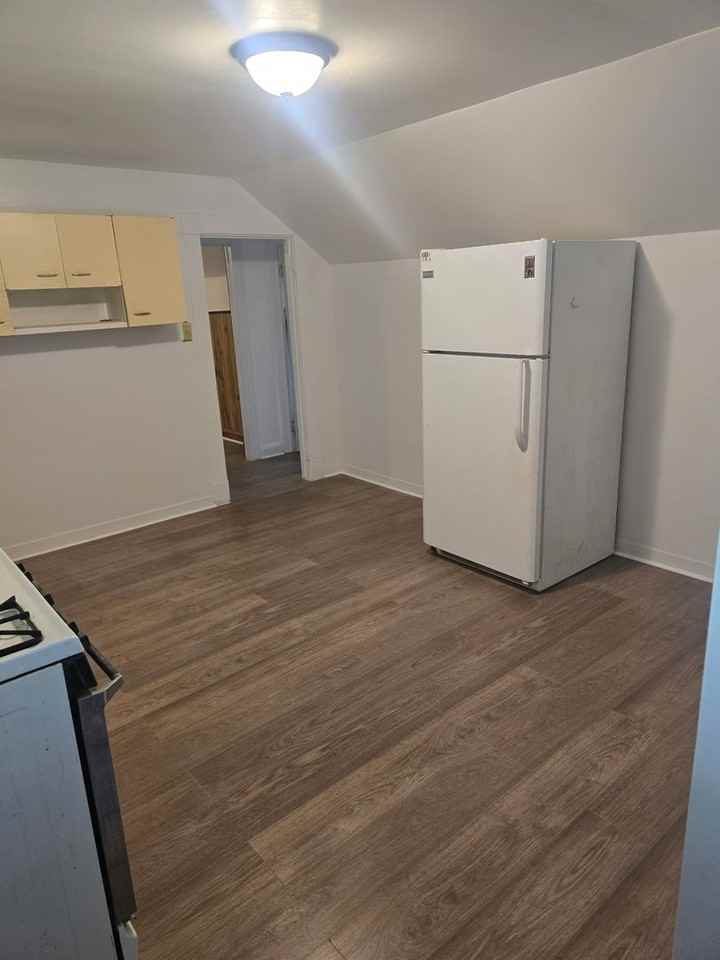 216 Charles St - Photo 7 of 12