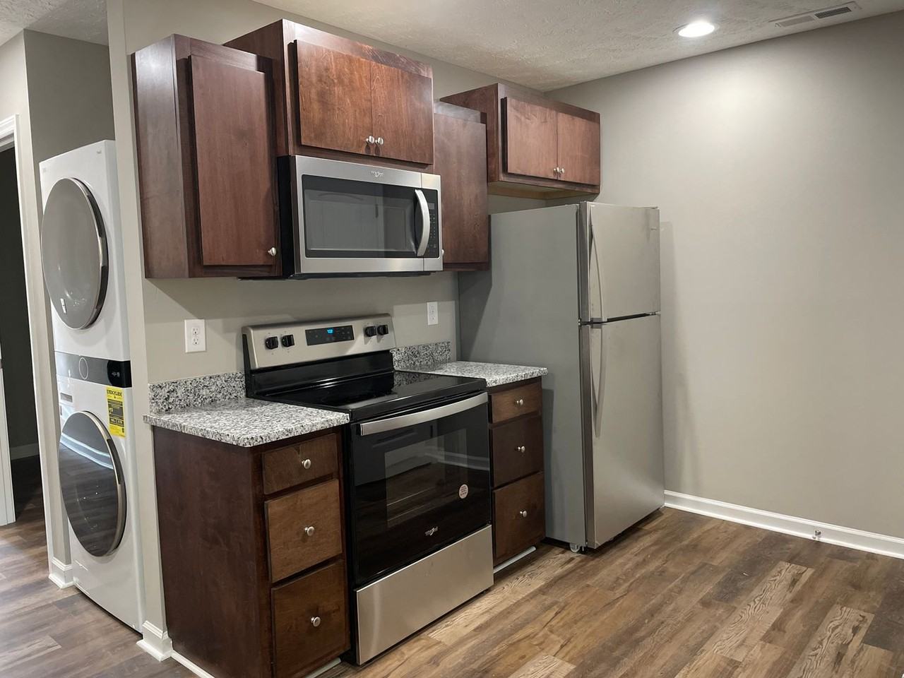 121 6th Ave Ne - Photo 3 of 29