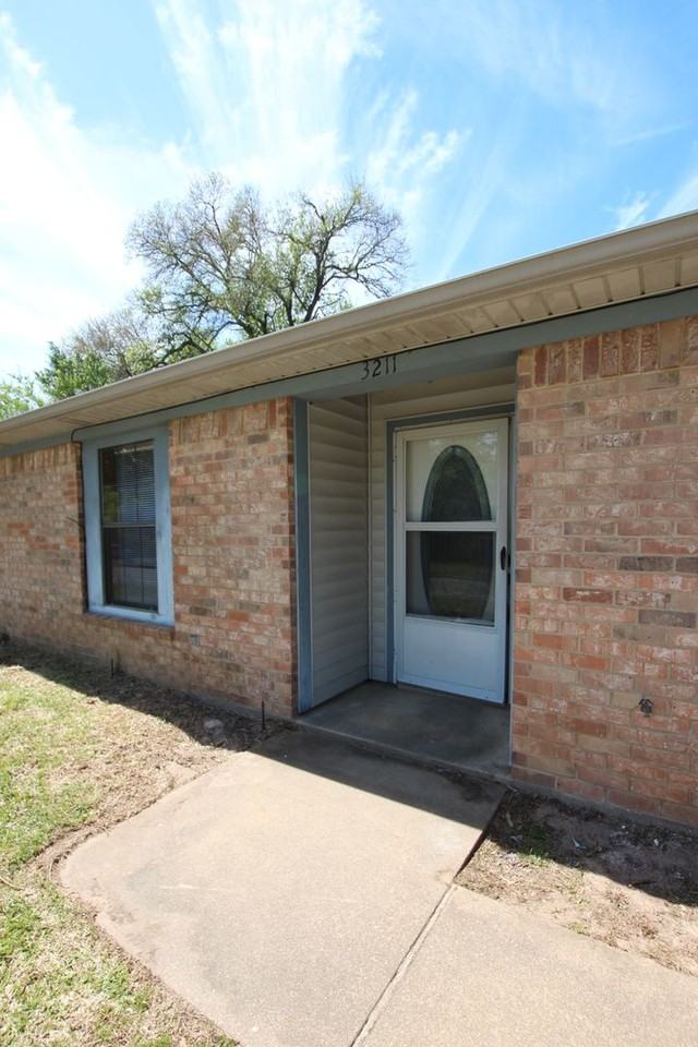 3211 S Donnybrook Ave - Photo 3 of 38