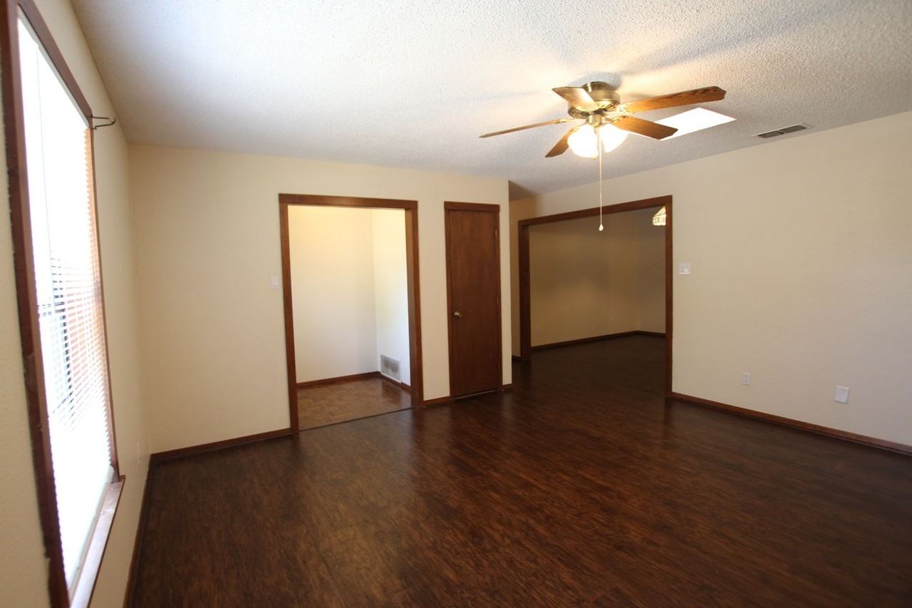 3211 S Donnybrook Ave - Photo 6 of 38