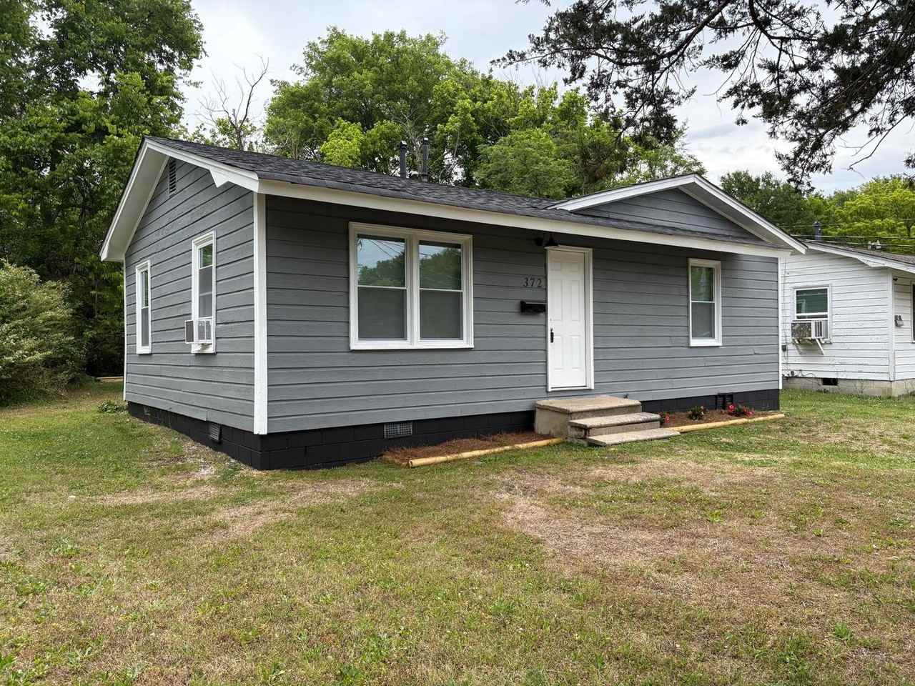 372 Baker St - Photo 2 of 11