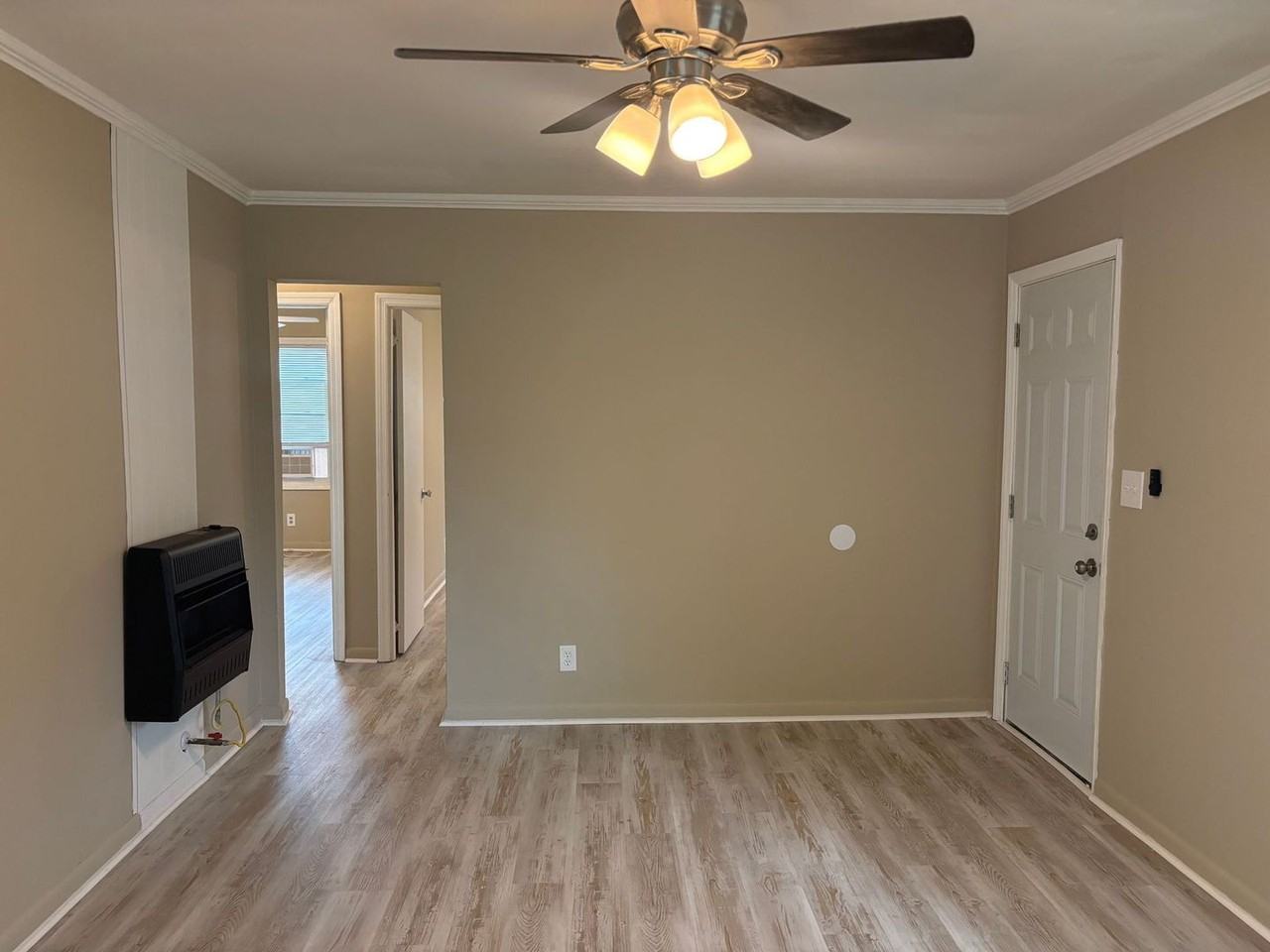 372 Baker St - Photo 5 of 11