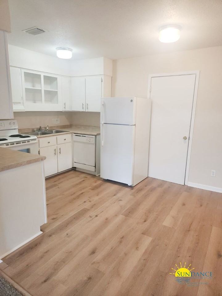 103 Church Ave Se - Photo 2 of 11