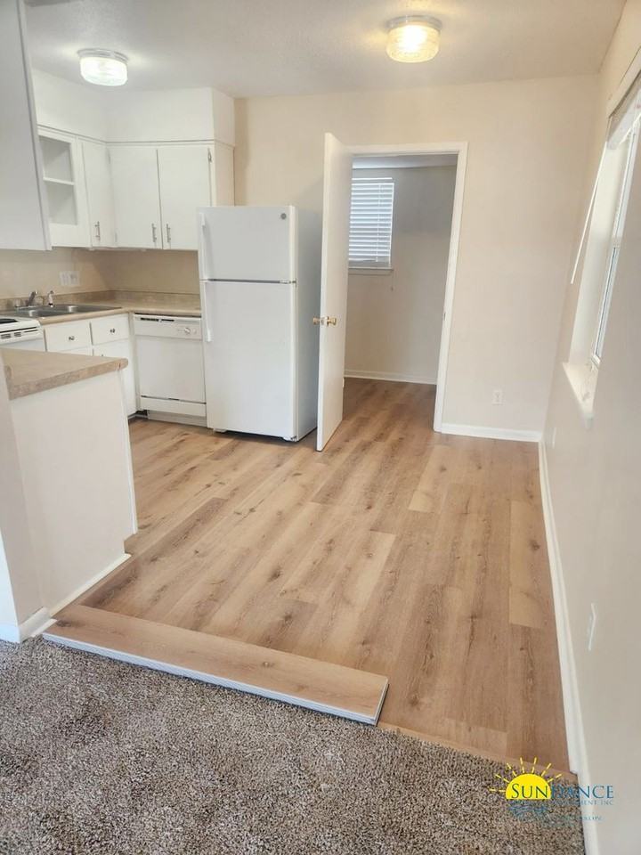 103 Church Ave Se - Photo 5 of 11
