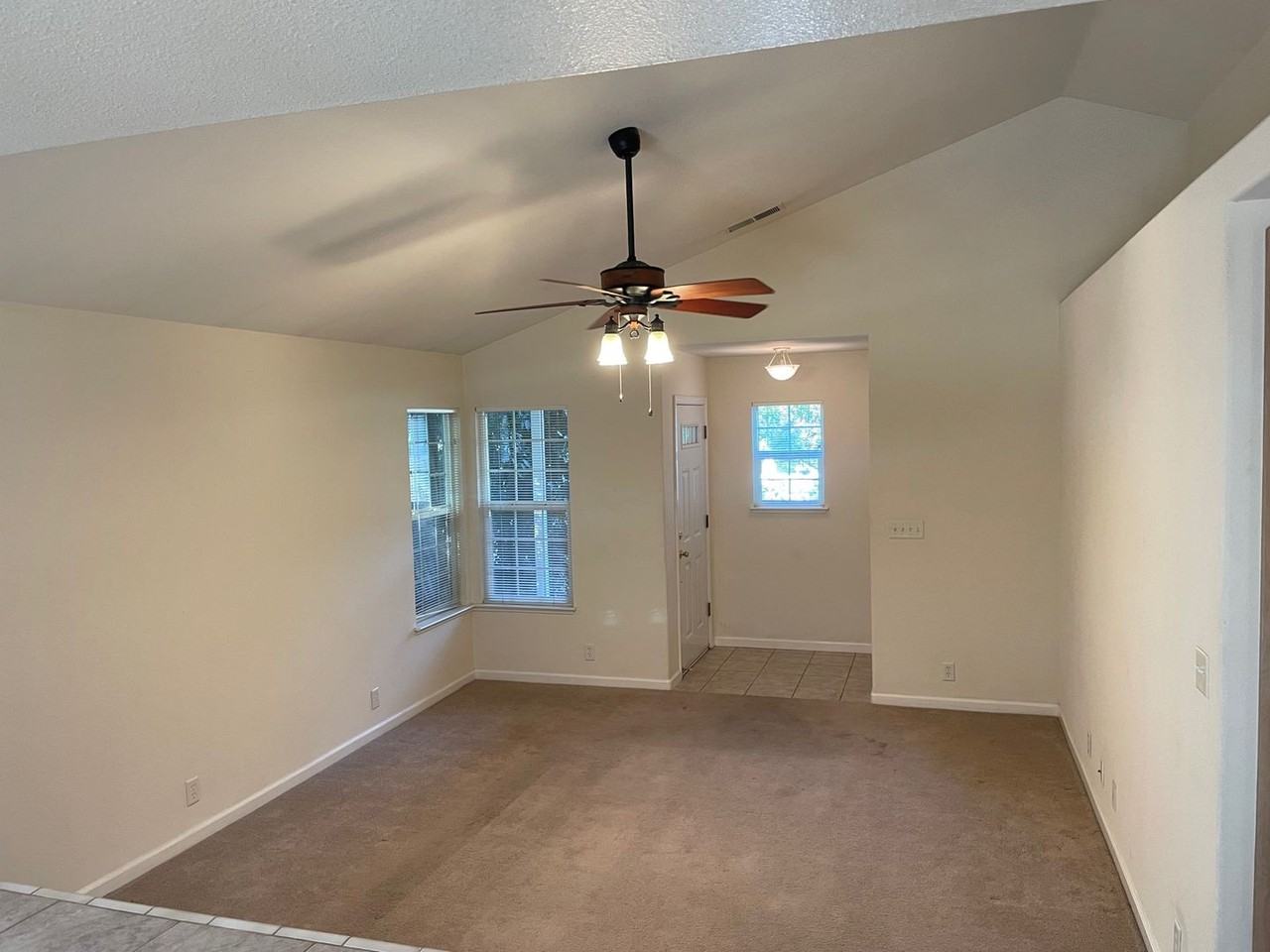 66 N Valley Ct - Photo 3 of 15