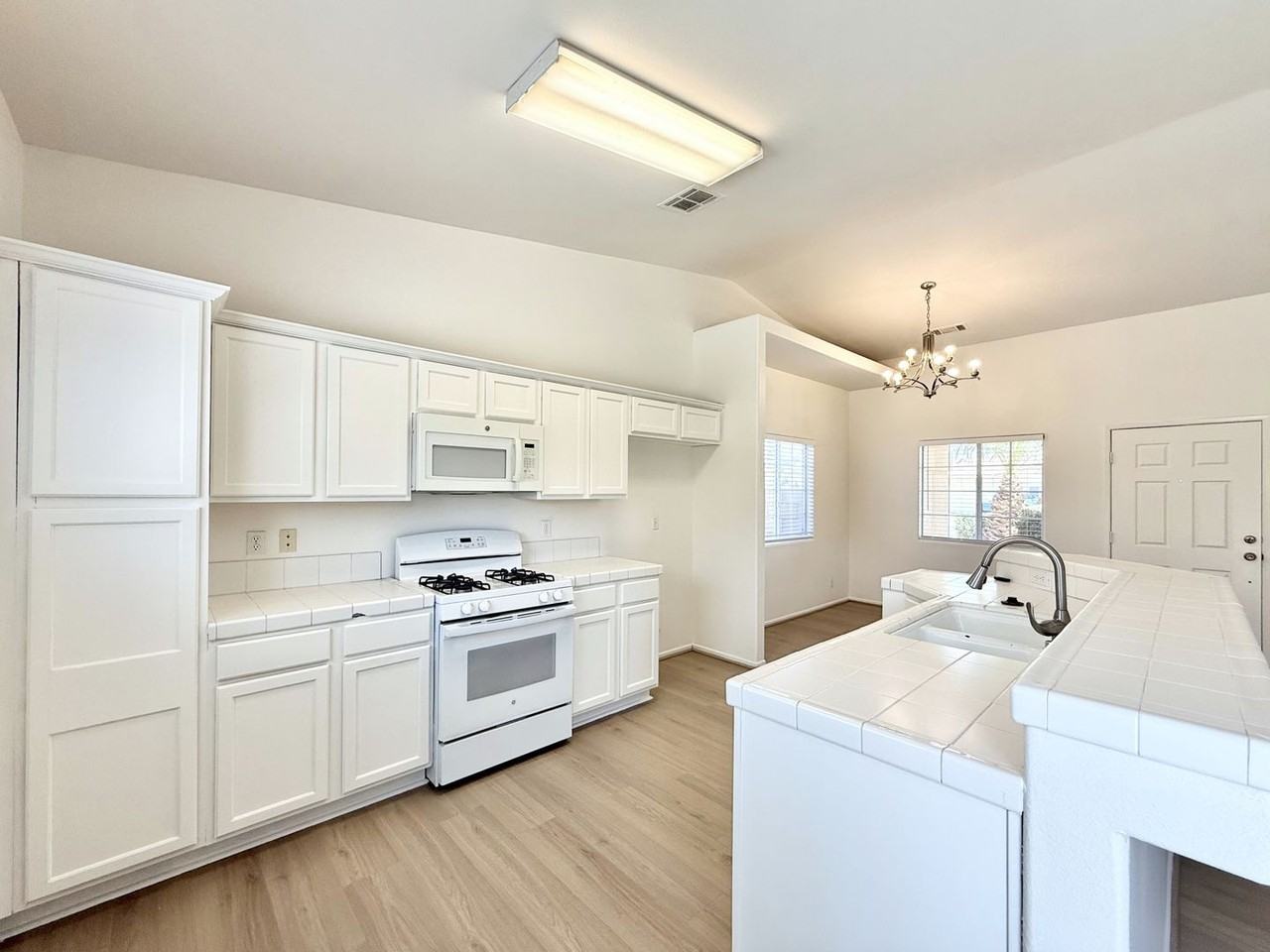 43615 Roebelenii Way - Photo 4 of 21