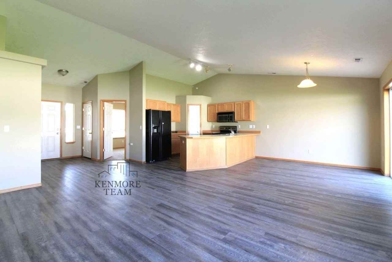 5823 Saddle Creek Ln - Photo 3 of 11