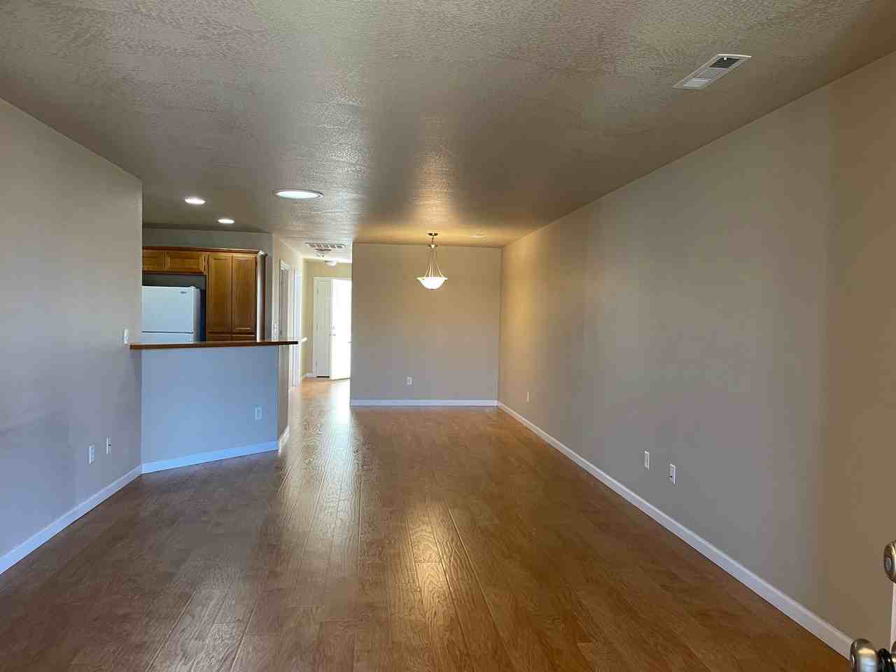 319 S Haskell St - Photo 3 of 25