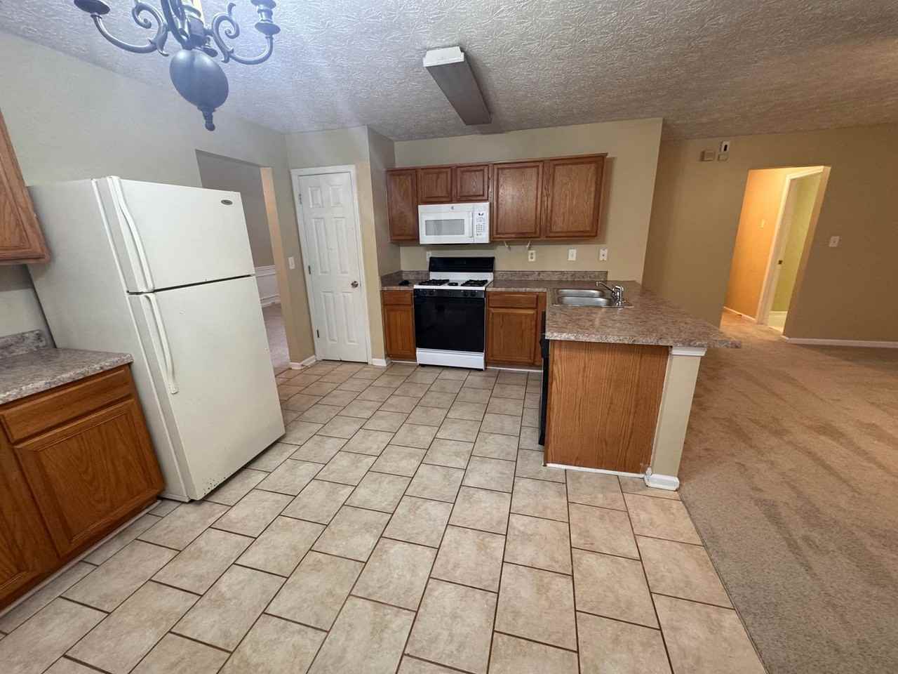 1060 Litchfield Way - Photo 5 of 18