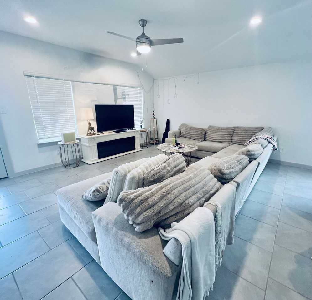28926 Yukon River Ct - Photo 4 of 14