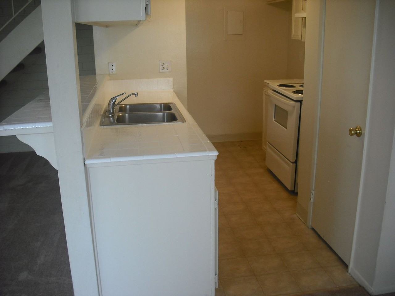 2622 Yardarm Ave - Photo 2 of 7