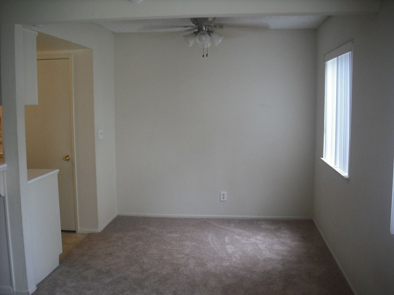 2622 Yardarm Ave - Photo 4 of 7