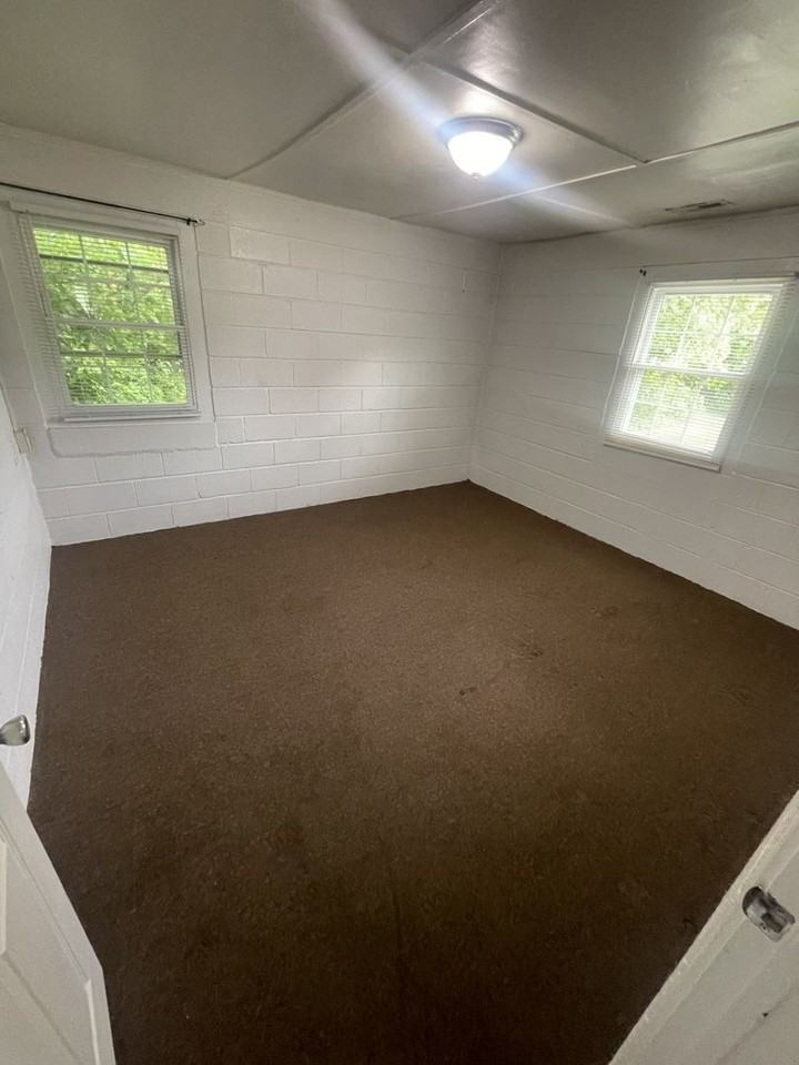 1119 Gregg St - Photo 2 of 13
