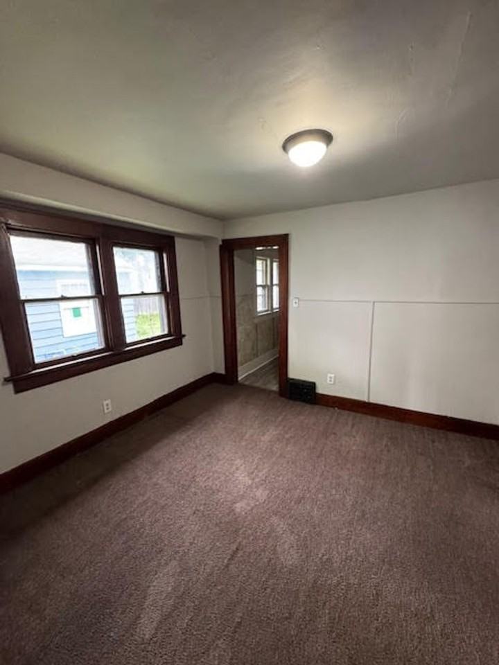 3131 Oliver St - Photo 2 of 7