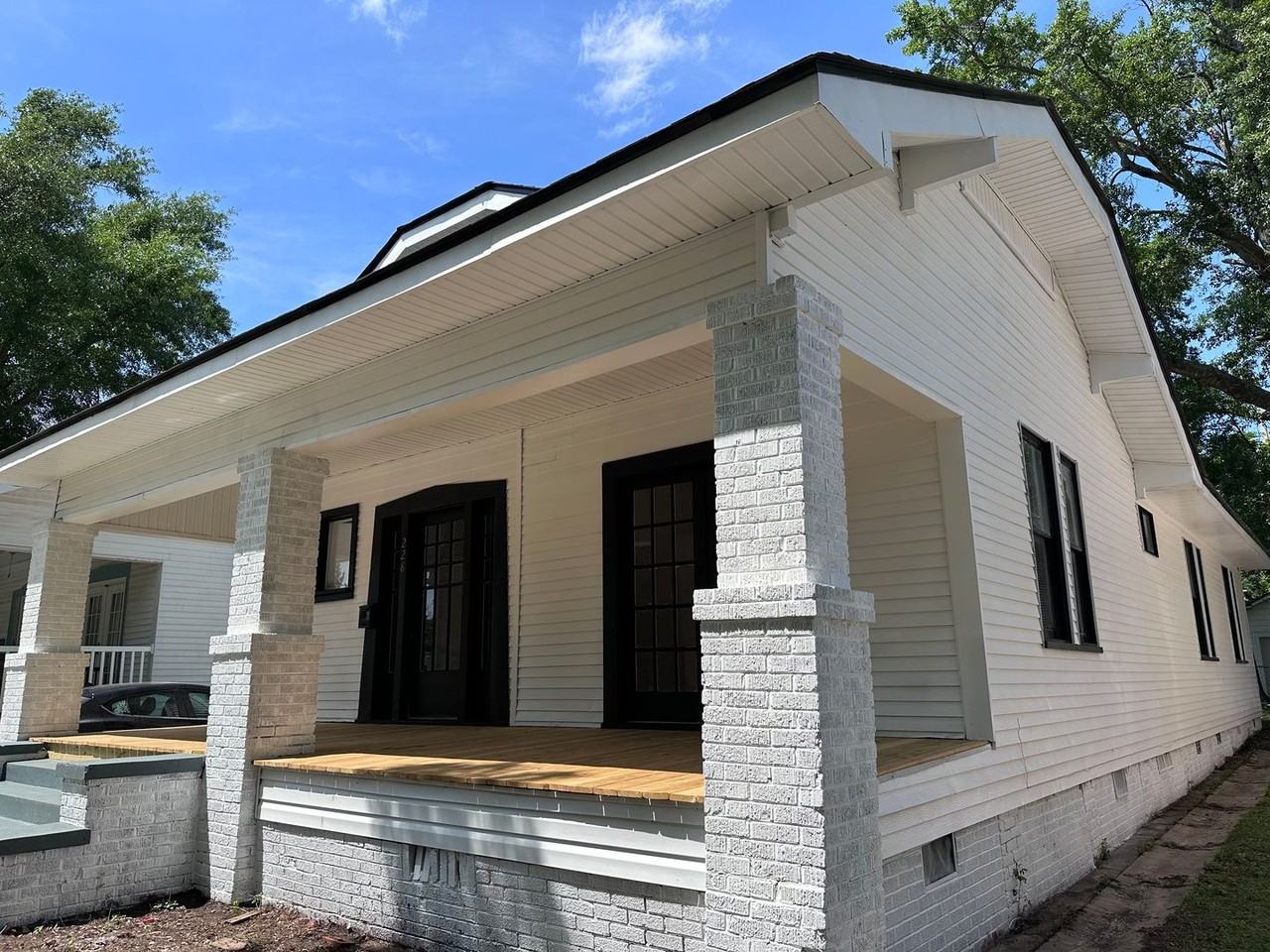 228 Rutherford St - Photo 2 of 20