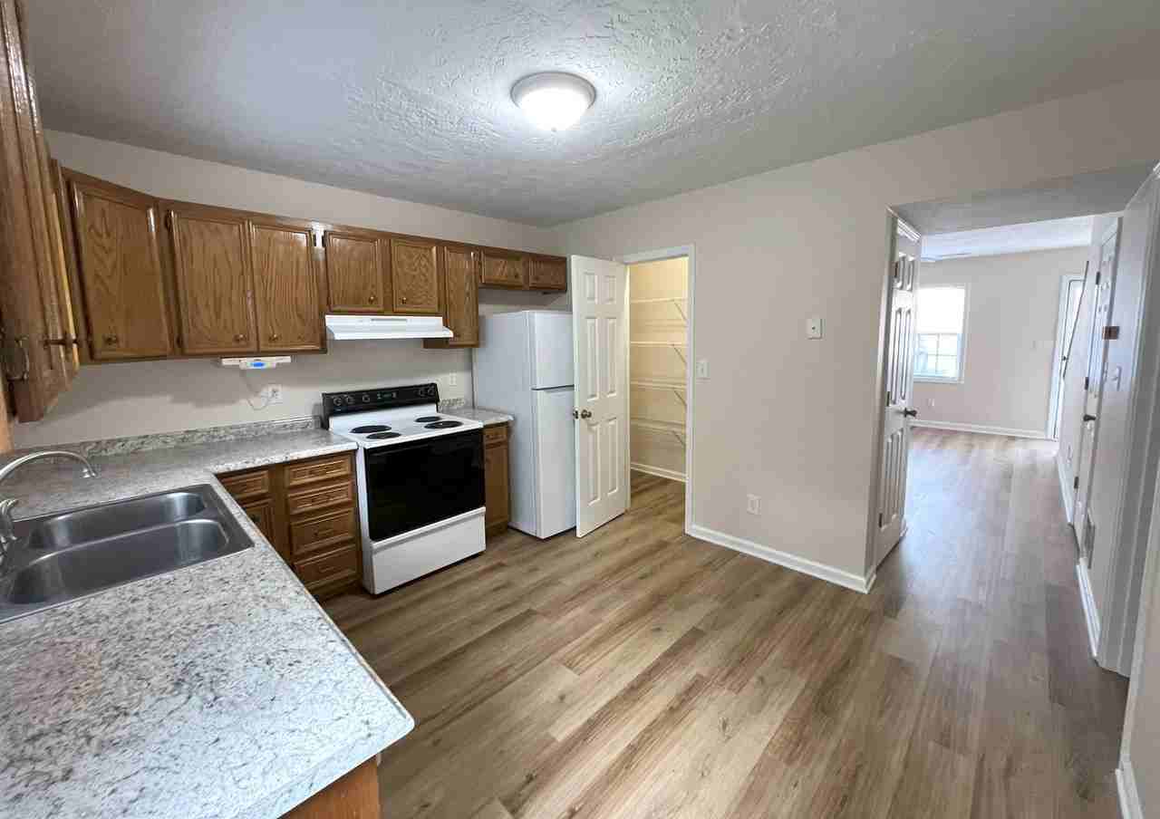 301 E Lake Dr #8 - Photo 4 of 8