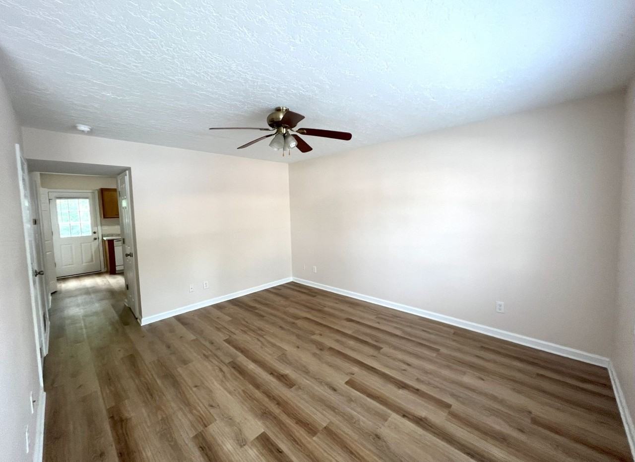 301 E Lake Dr #8 - Photo 5 of 8