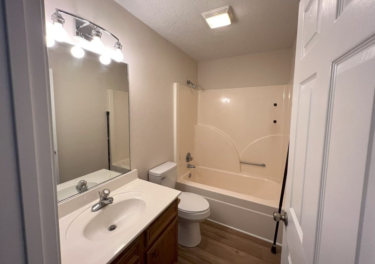 301 E Lake Dr #8 - Photo 7 of 8