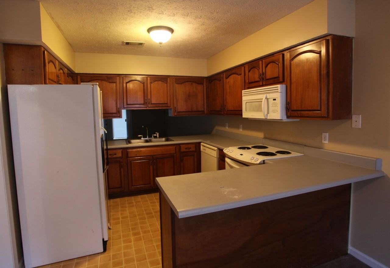 1393 Kurt Cir - Photo 2 of 5