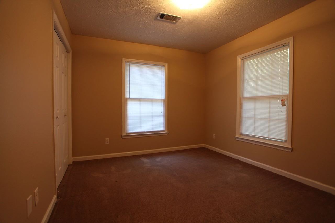 1393 Kurt Cir - Photo 5 of 5