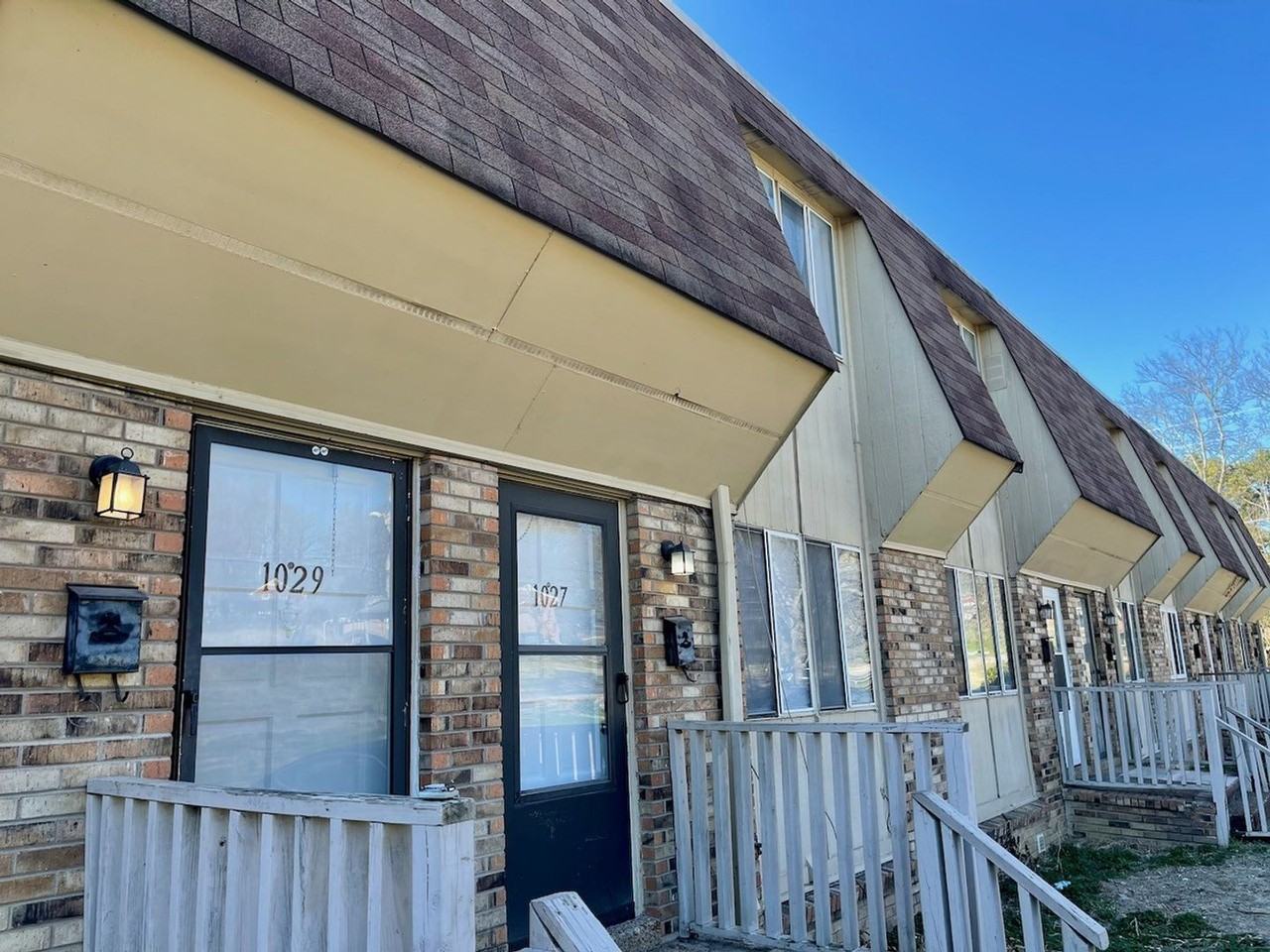 1029 Harold Dr - Photo 4 of 23