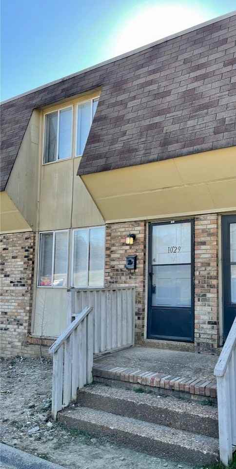 1029 Harold Dr - Photo 5 of 23