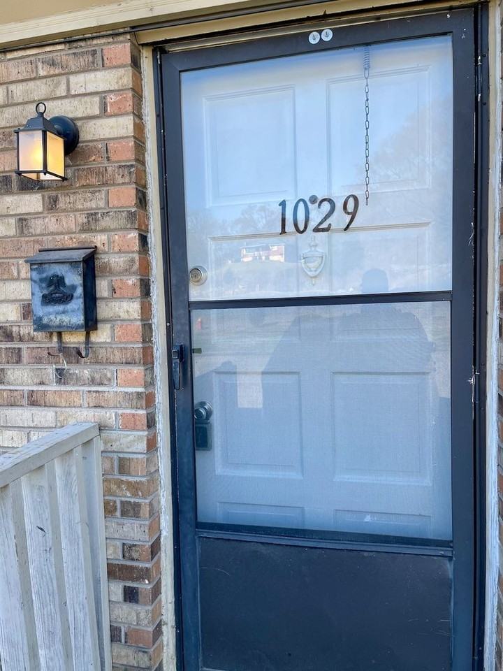 1029 Harold Dr - Photo 6 of 23