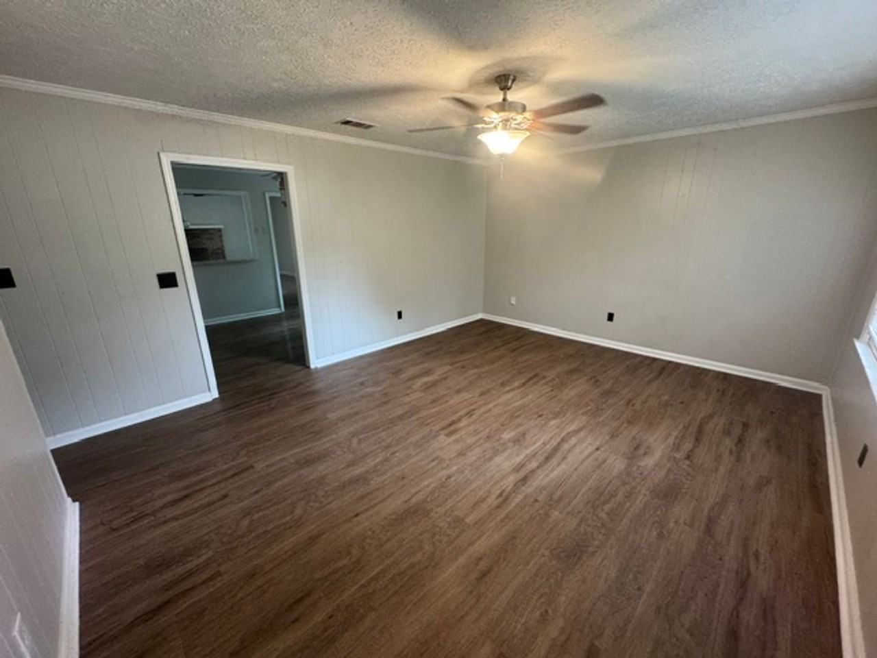 204 Bonaventure Dr - Photo 2 of 11