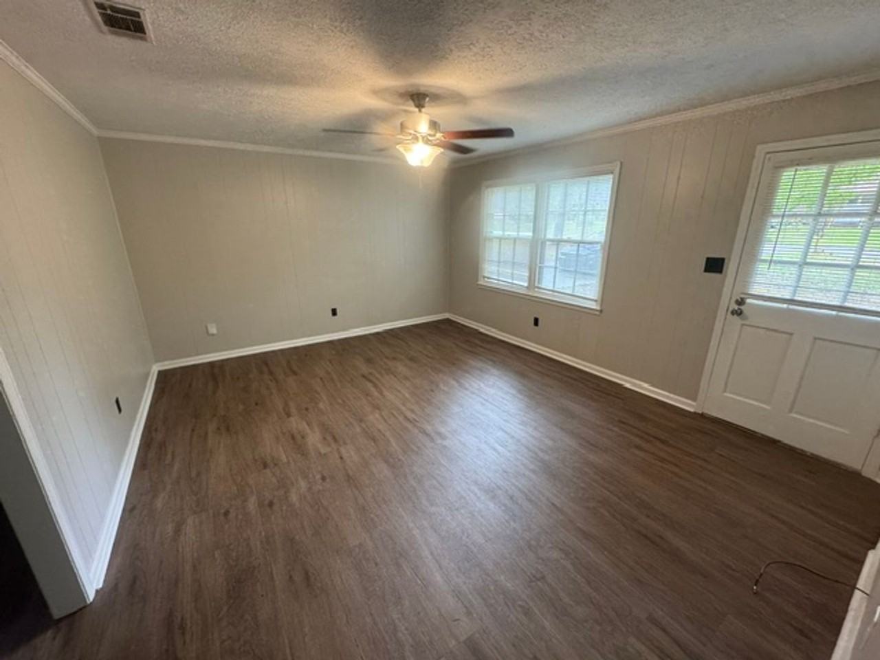 204 Bonaventure Dr - Photo 3 of 11