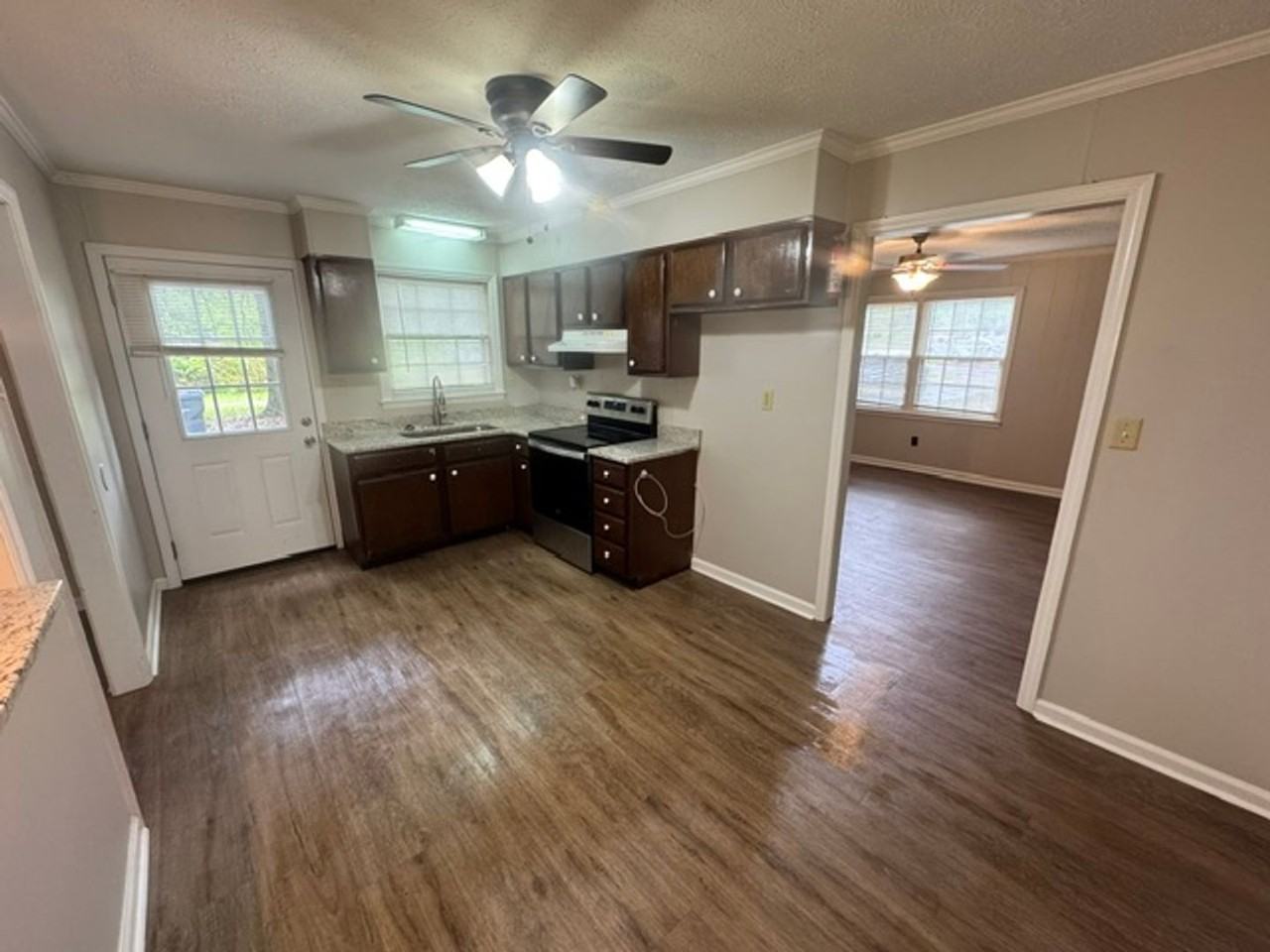 204 Bonaventure Dr - Photo 4 of 11