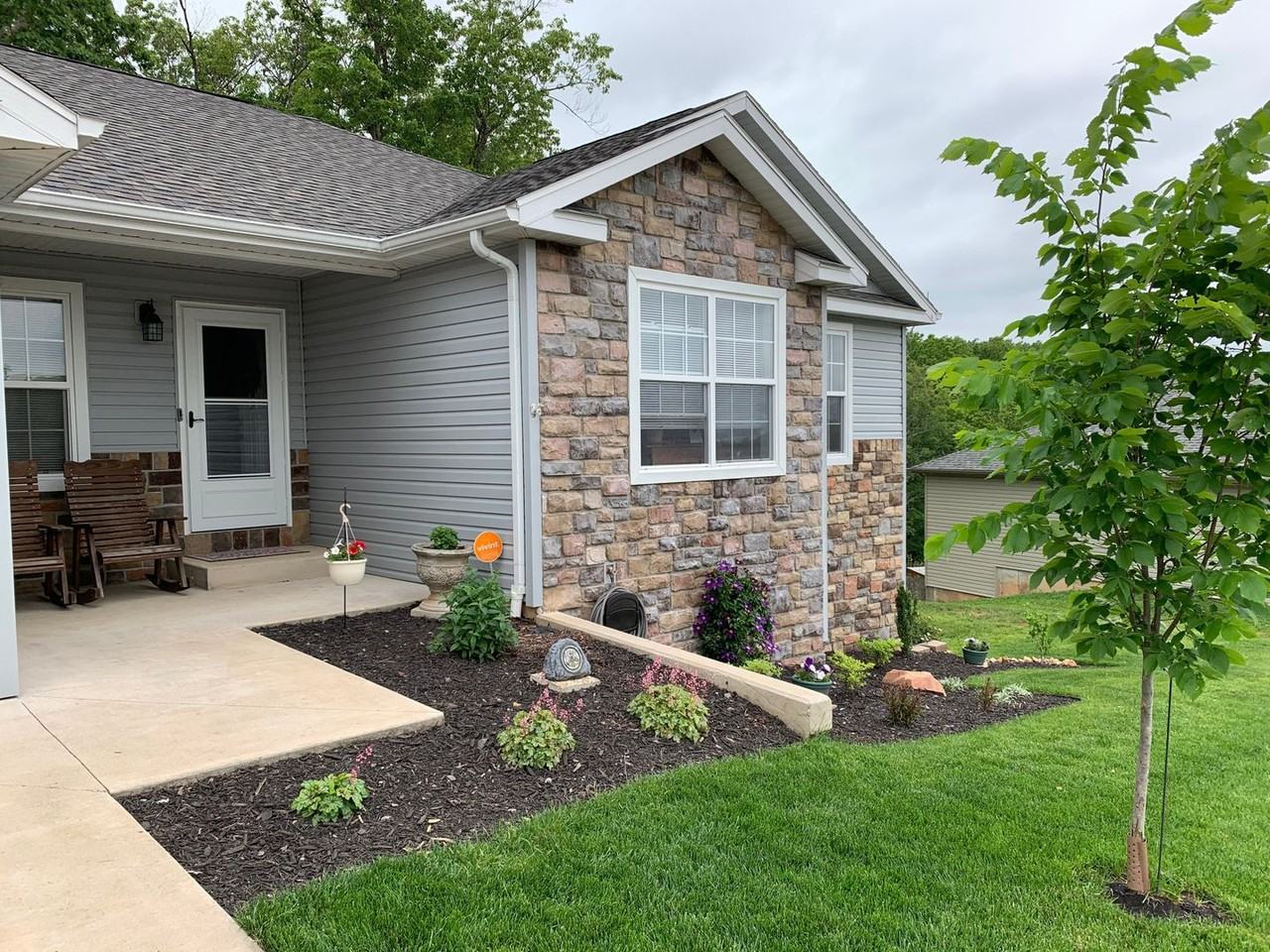 139 Creek View Dr - Photo 2 of 5