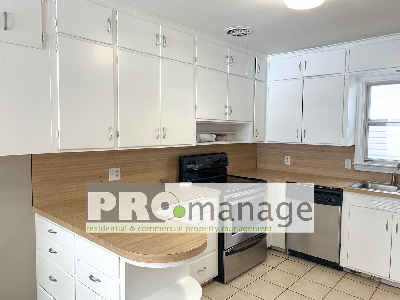 900 Spratt Ave - Photo 2 of 15