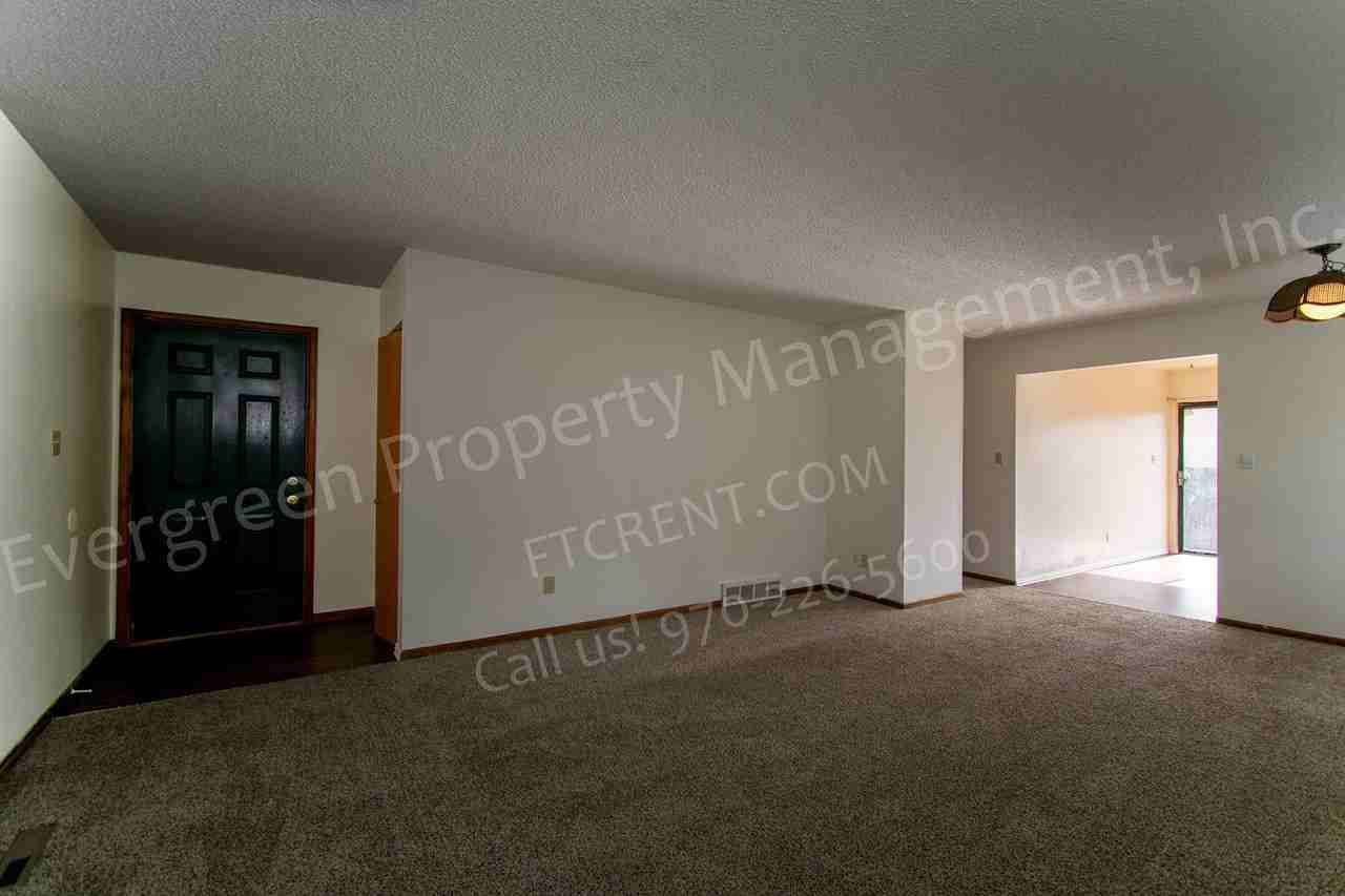 704 Ponderosa Dr - Photo 2 of 30