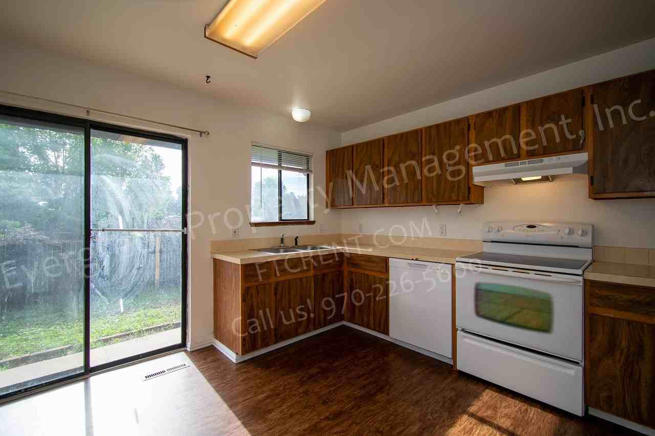 704 Ponderosa Dr - Photo 5 of 30