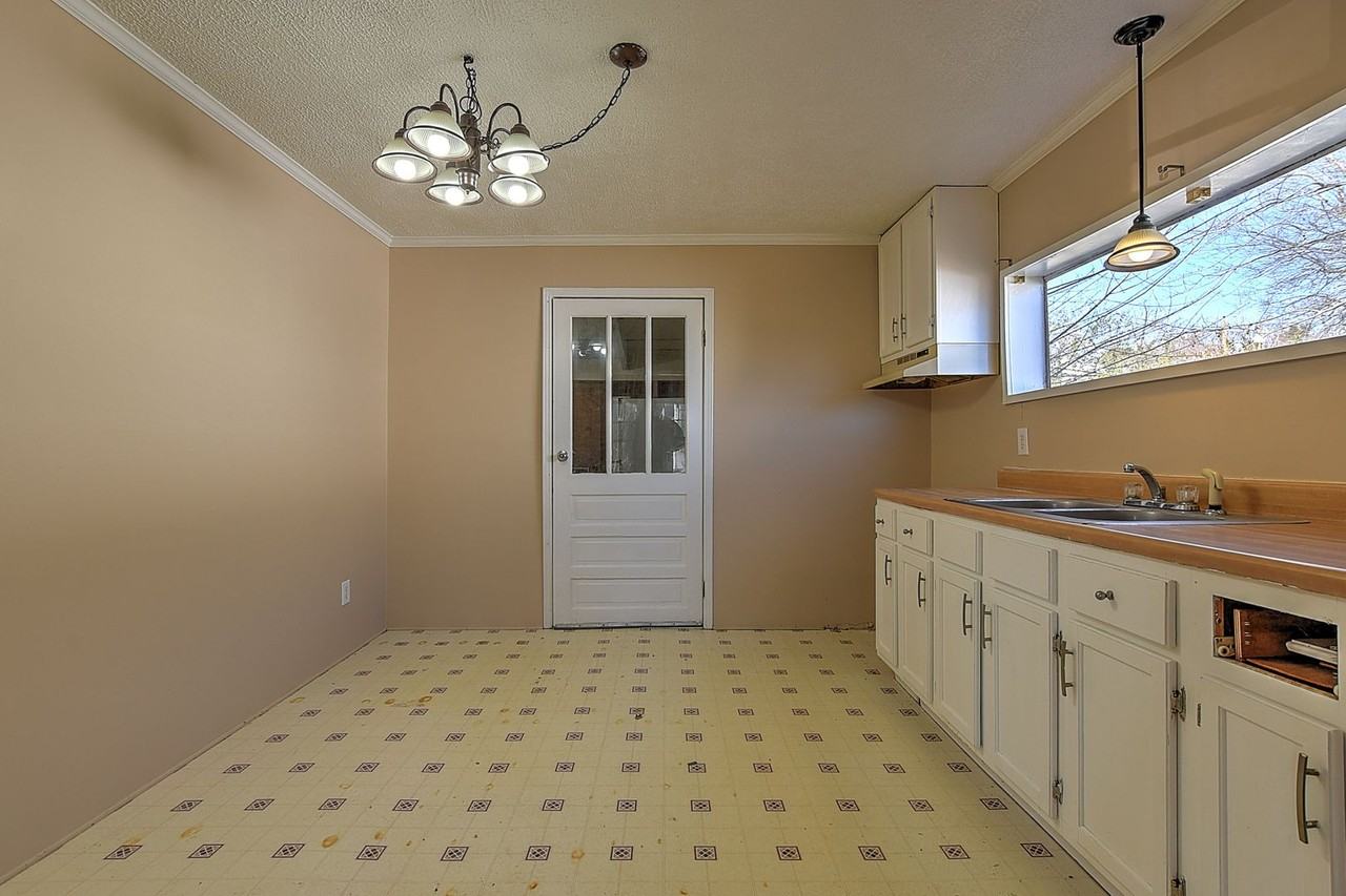 118 Unaka St - Photo 3 of 16